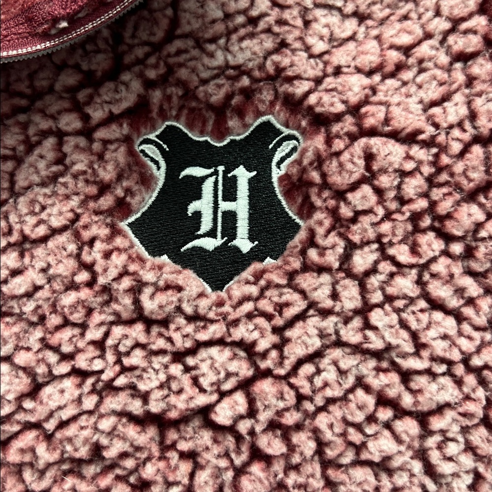 Harry Potter Hogwarts Burgundy Sherpa 1/4-Zip Pullover Sherpa Sweatshirt Youth S - Picture 4 of 8